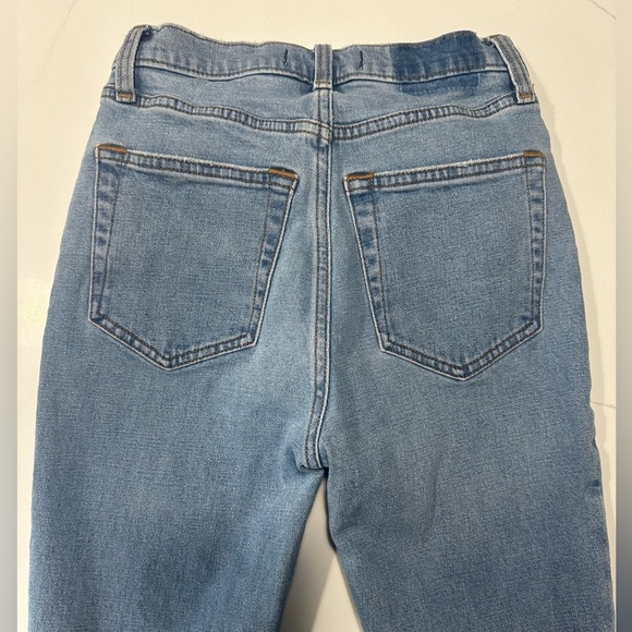 A&F | Ultra High Rise 90s Slim Straight Jean 24S - Picture 3 of 6